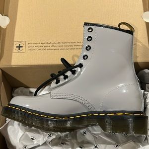 Dr martens US 7 women grey patent leather 1460